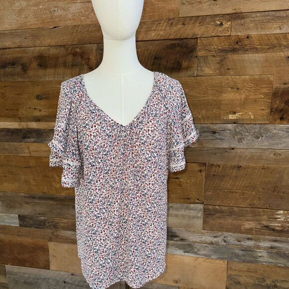 Loft butterfly sleeves perfect this flowy top with easy-going touch of romance. - Picture 1 of 15